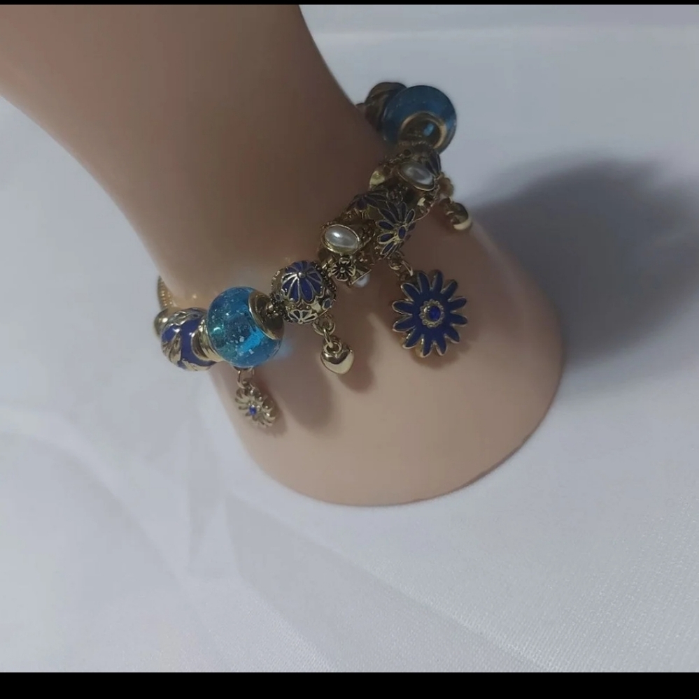 Bracelet for womens.